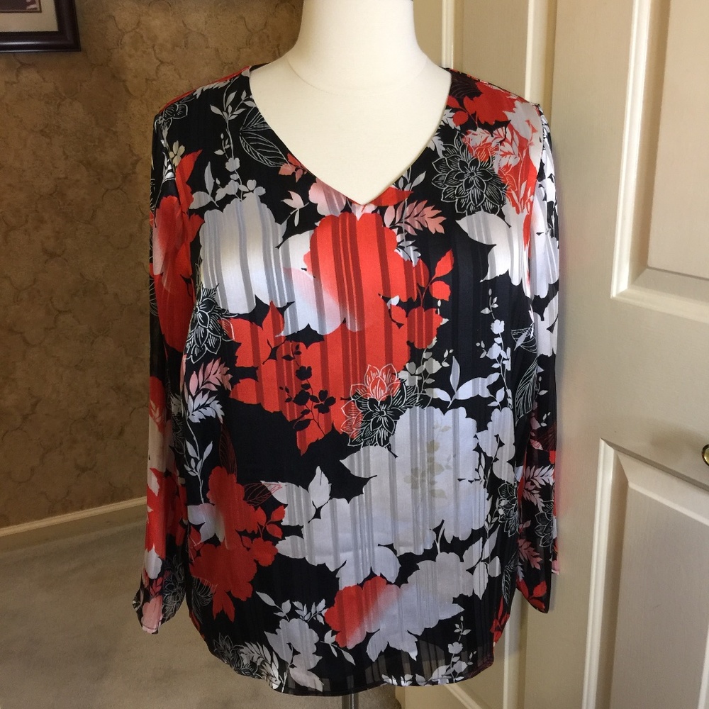 Limited Women's Plus 1X Lined Floral Blouse